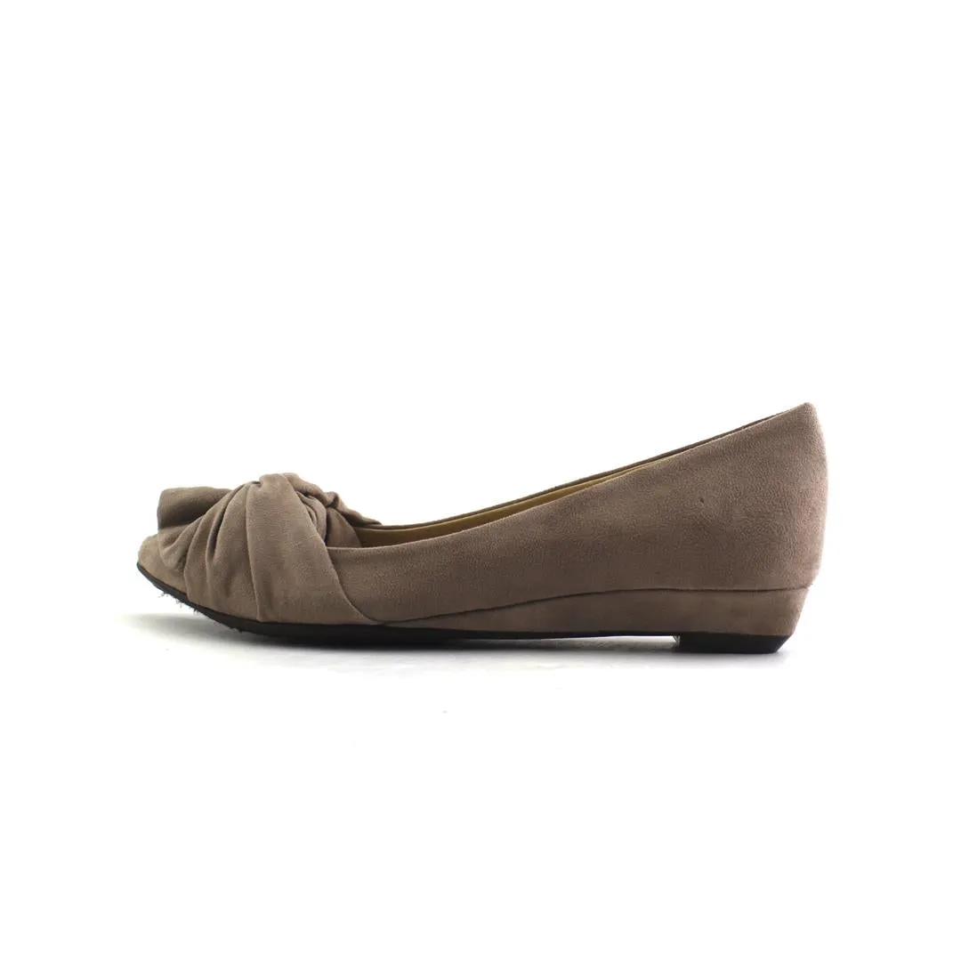 CHINESE LAUNDRY SUEDE PEBBLE TAUPE
