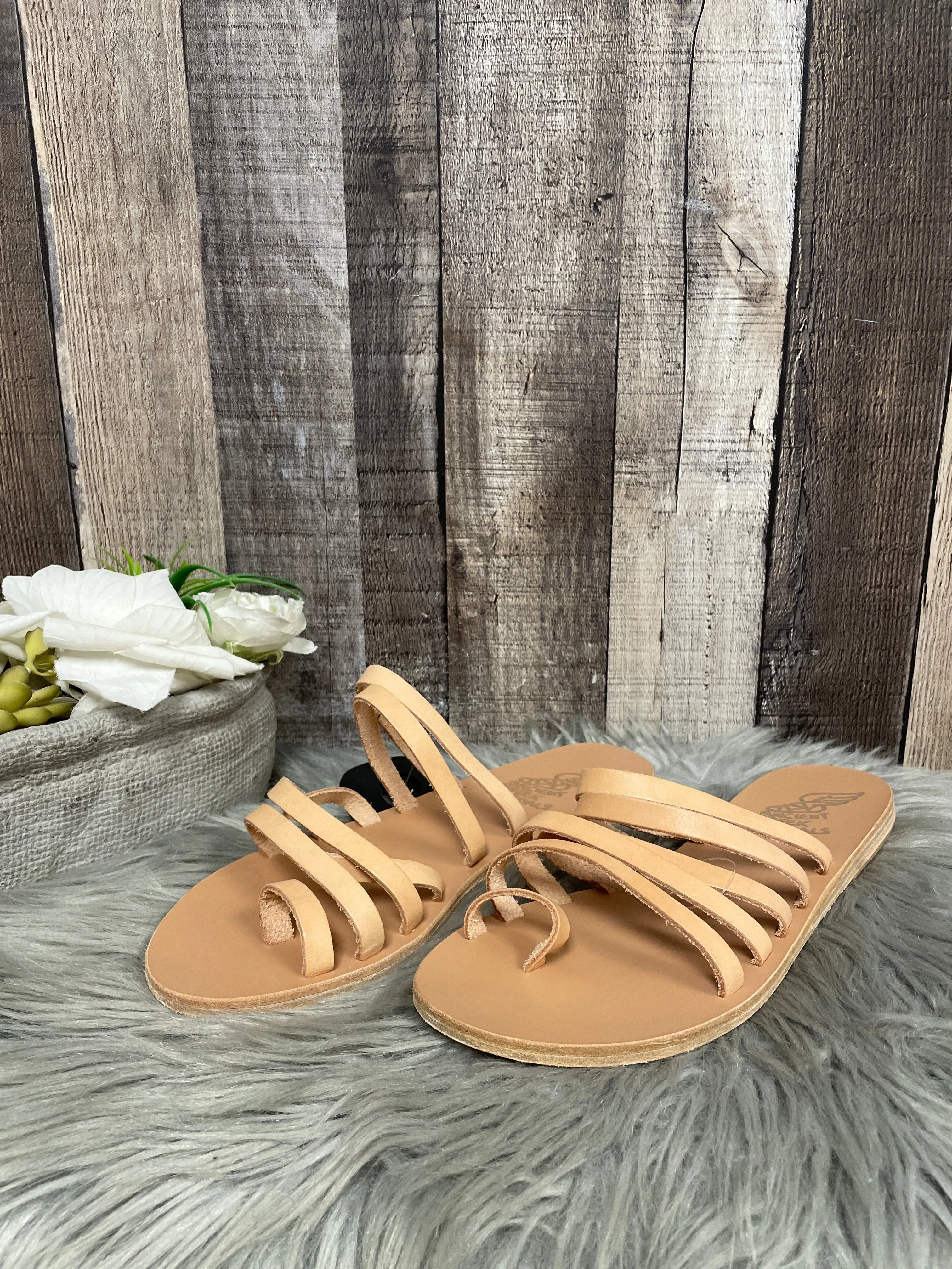 Sandals Flats By Cmc In Tan, Size: 11